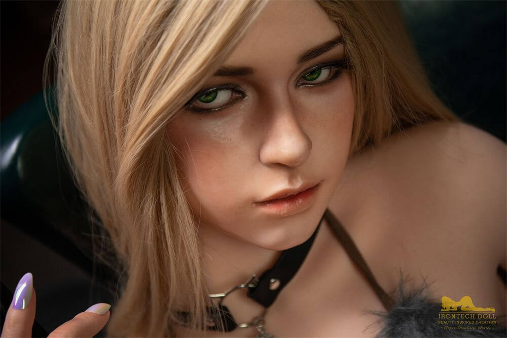 Sexpuppe Larina