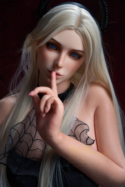 Sexpuppe Solene
