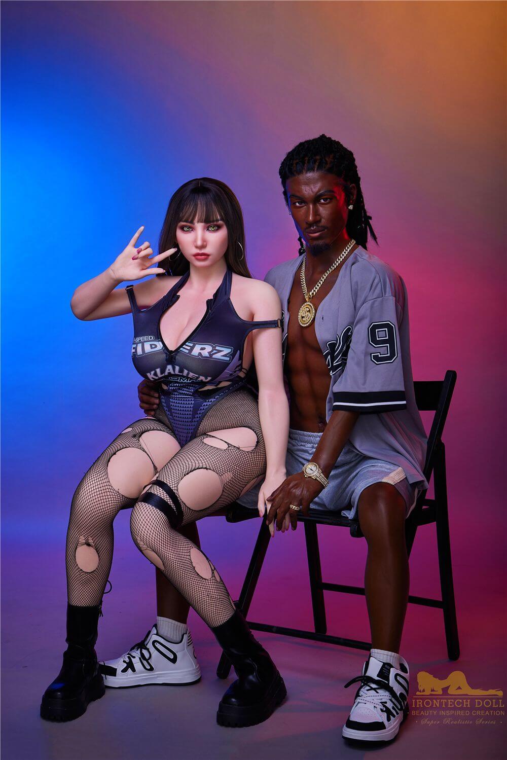 Maenliche Sexpuppe Black