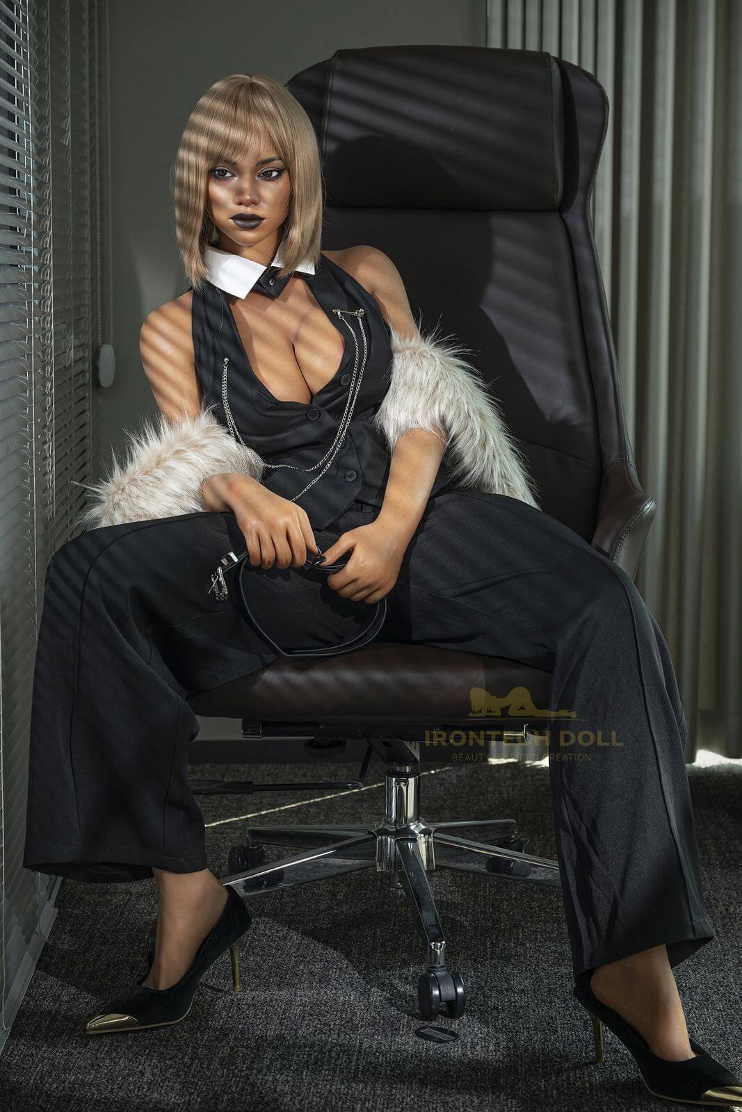 Silikonpuppe Tyra Dark Tanned