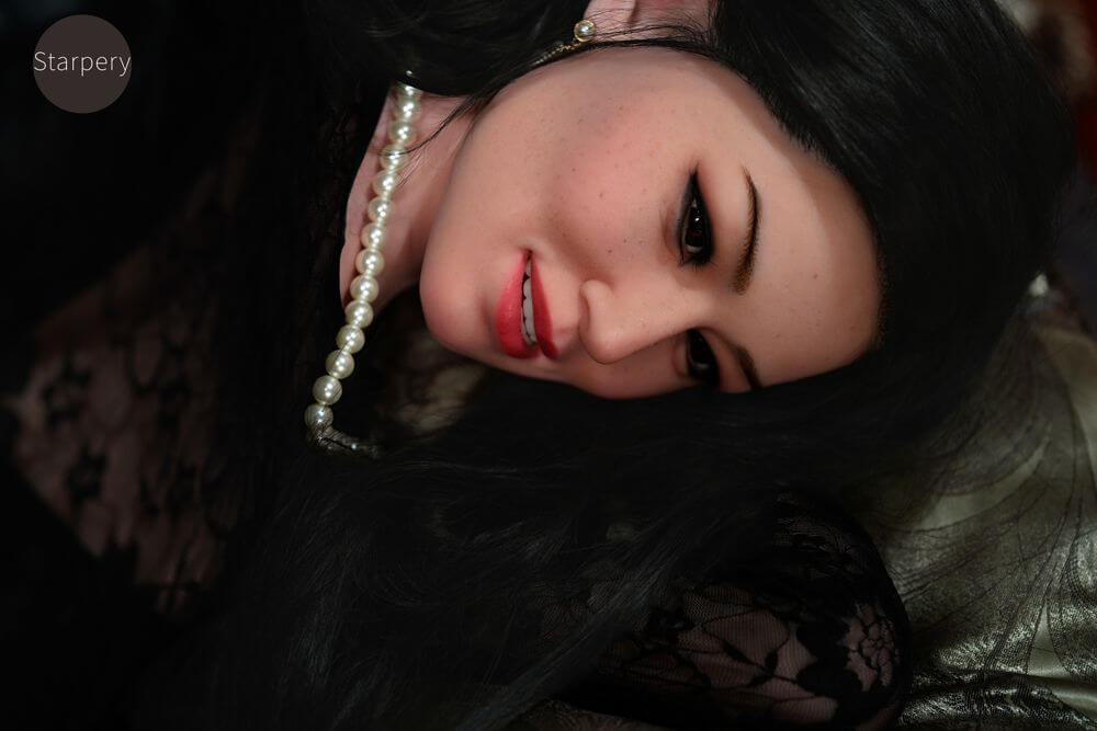 Sexpuppe Lucy Luo