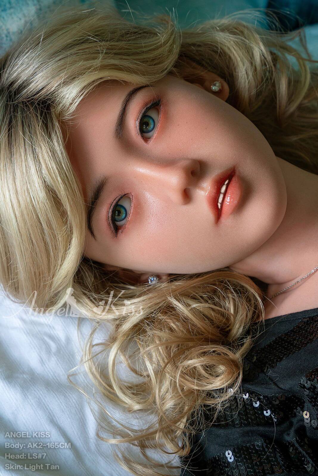Sexpuppe Emina