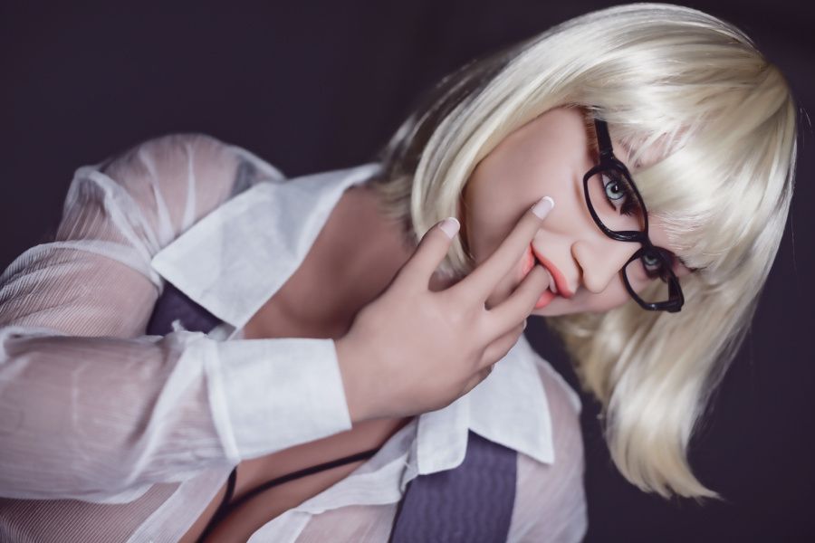 Sexpuppe Laurie