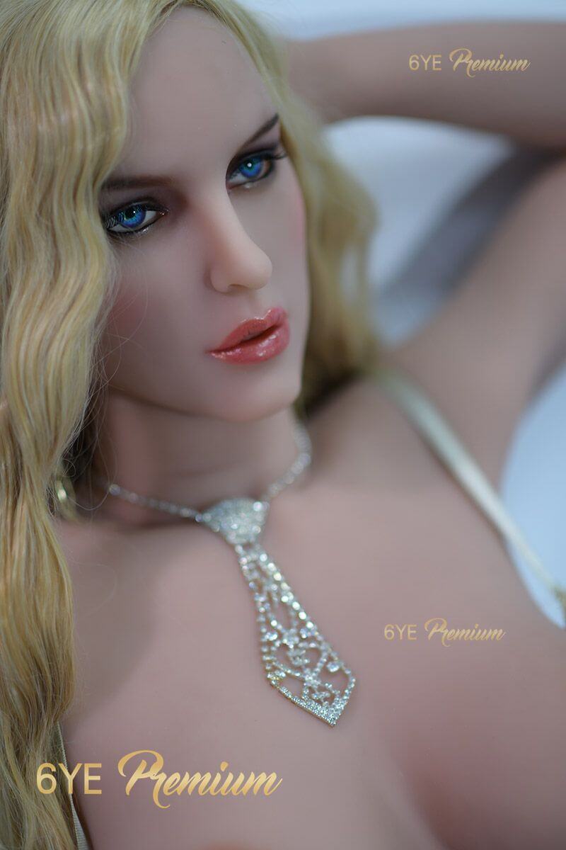 Sexpuppe Meira