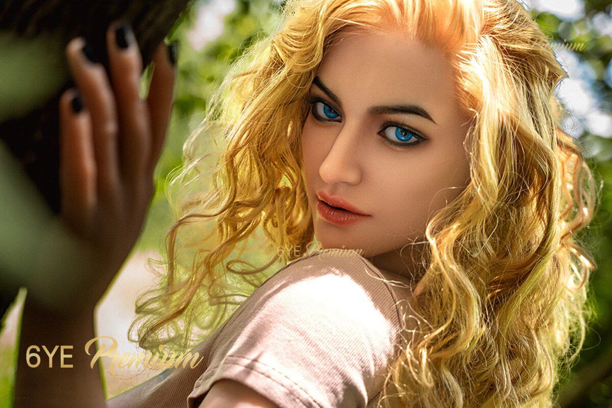 Hybrid Sexpuppe Celina