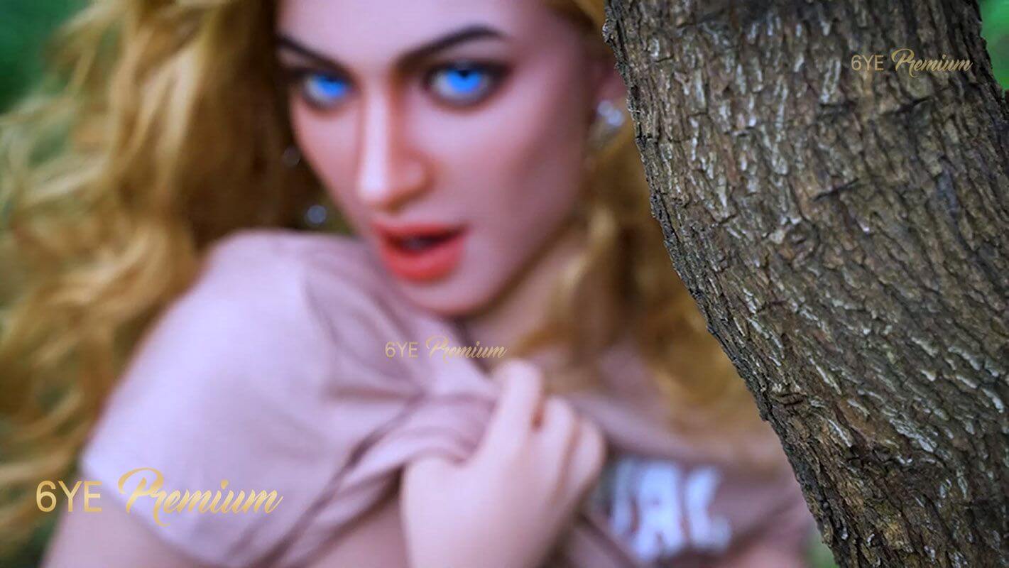 Hybrid Sexpuppe Celina
