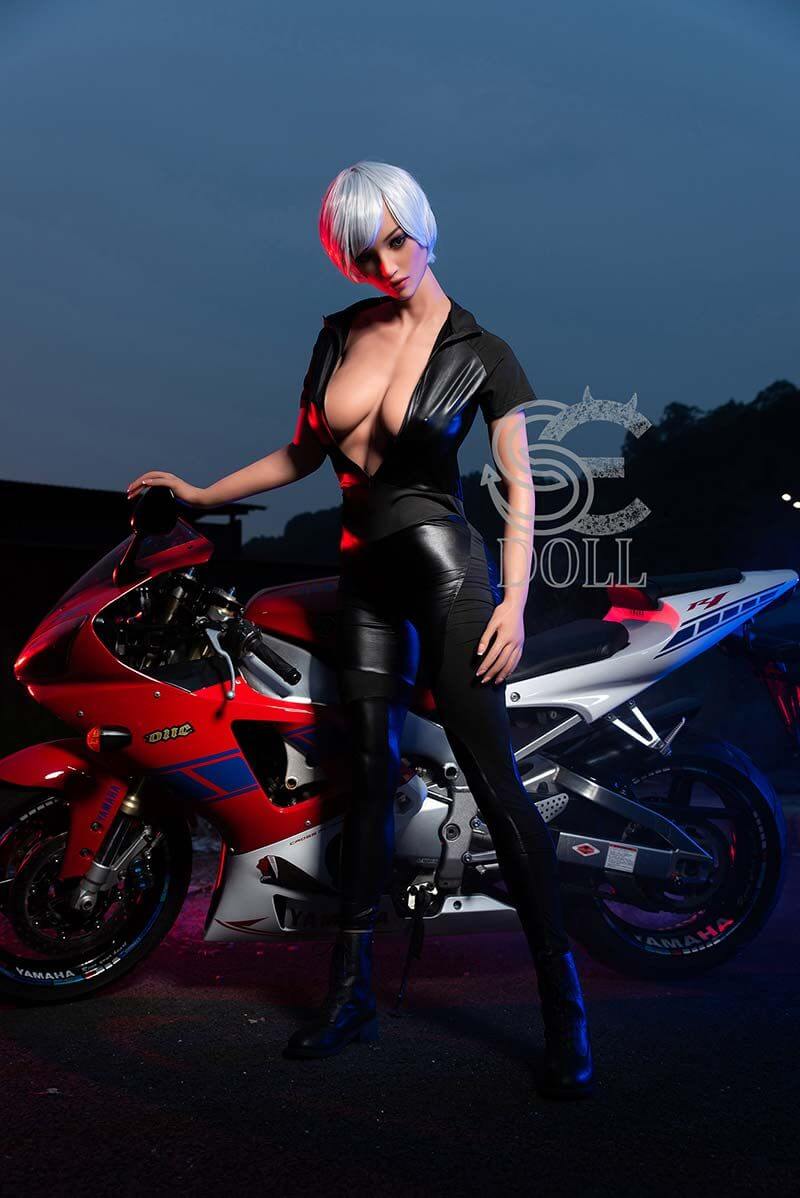 Sexpuppe Della
