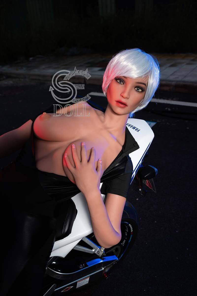 Sexpuppe Della