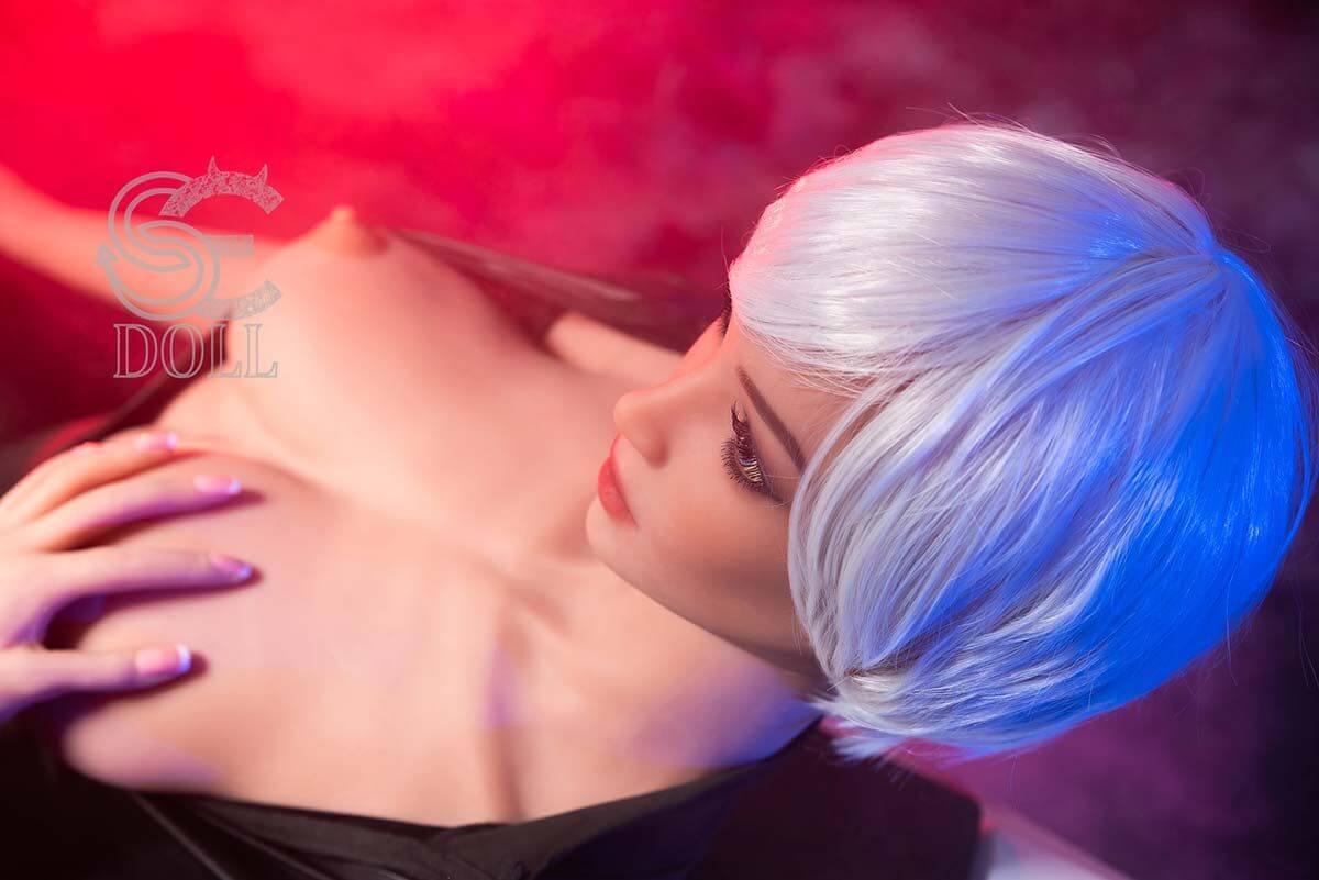 Sexpuppe Della