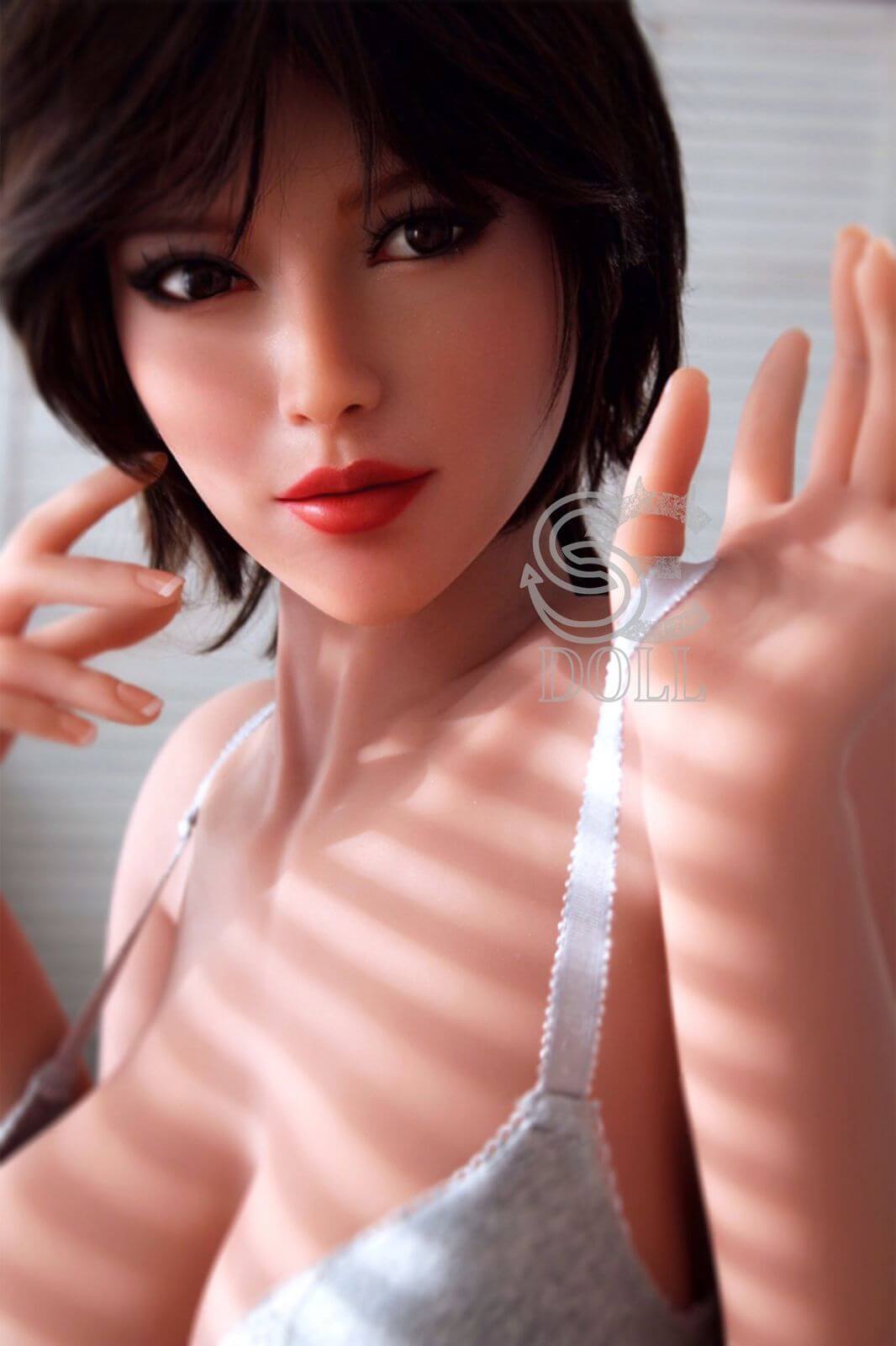 Sexpuppe Klymene