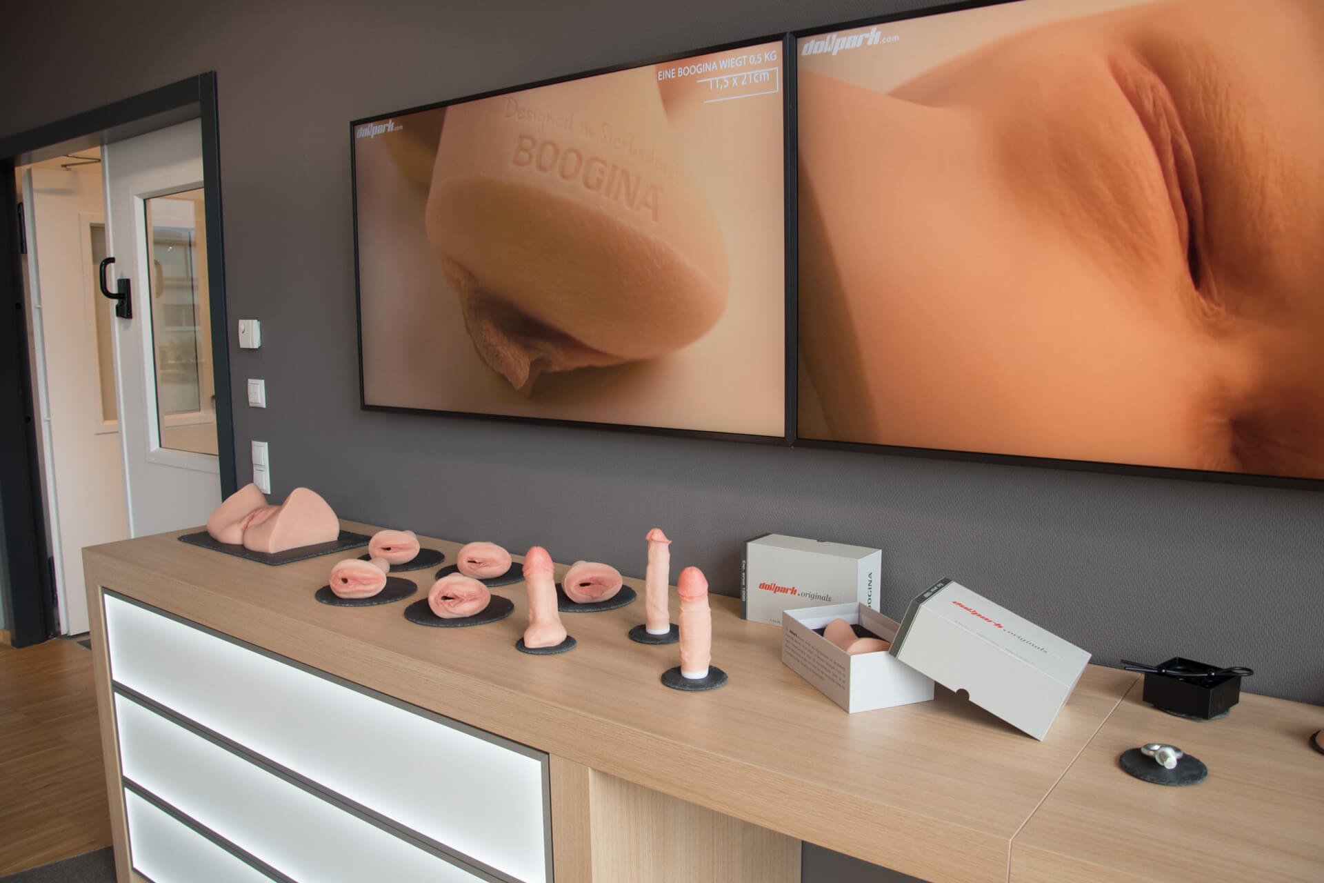 sexpuppen showroom 1 Tag im Cyber Sexpuppen-Bordell